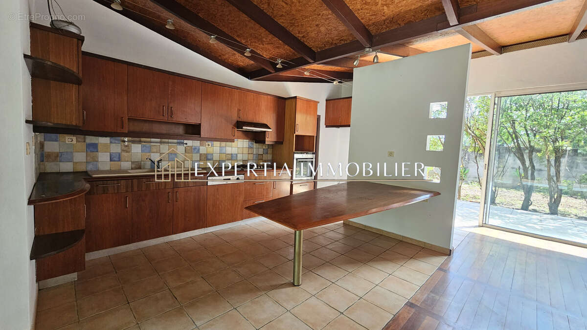 Maison à REMIRE-MONTJOLY