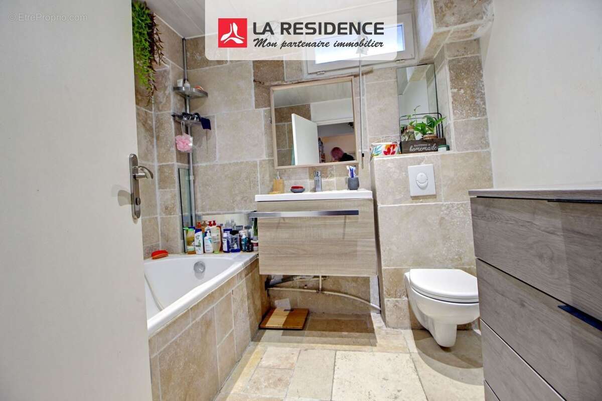 Appartement à LES CLAYES-SOUS-BOIS