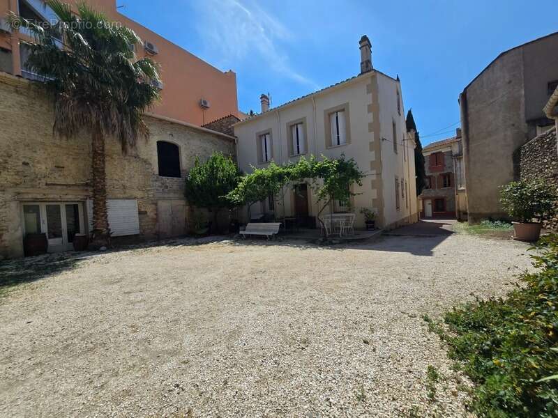 Maison de maître d'exception – ancien domaine viticole – plus de 1 000 m² de bâtis – cœur de ville - photo 5