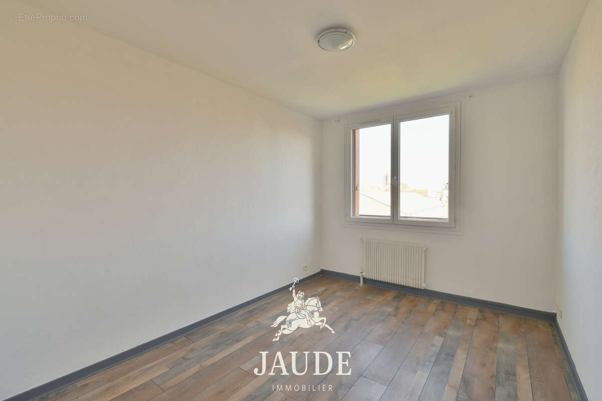 Appartement T3 de 62 m2 en DERNIER ÉTAGE avec balcon, parking et 2 caves   Quartier République / Stade Marcel- - photo 8