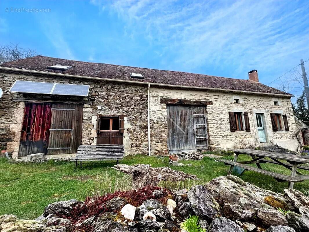 Maison à BELLENAVES