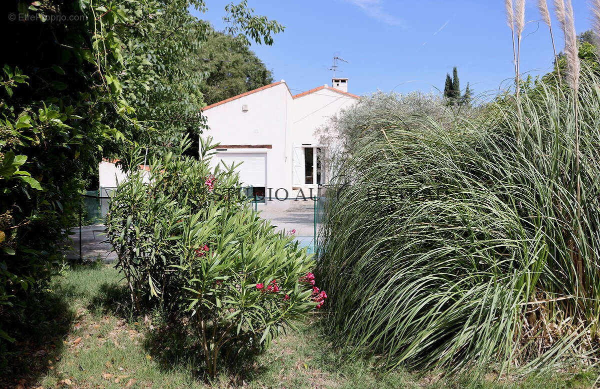 Ventabren à 15 Mn d'Aix en Provence belle villa rénovée avec piscine  coeur de village avec piscine potentiel - photo 2