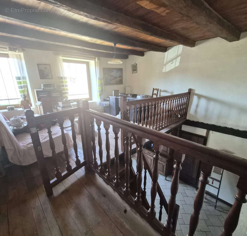 Maison à MOYEN