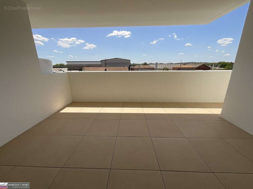 APT T4 offrant 91 m² avec terrasse 15 m² et parking privatif au 3° étage avec ascenseur... - photo 10