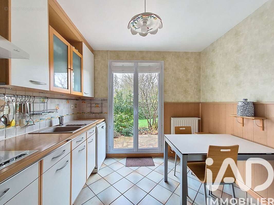 Photo 8 - Maison à LE MESNIL-SAINT-DENIS