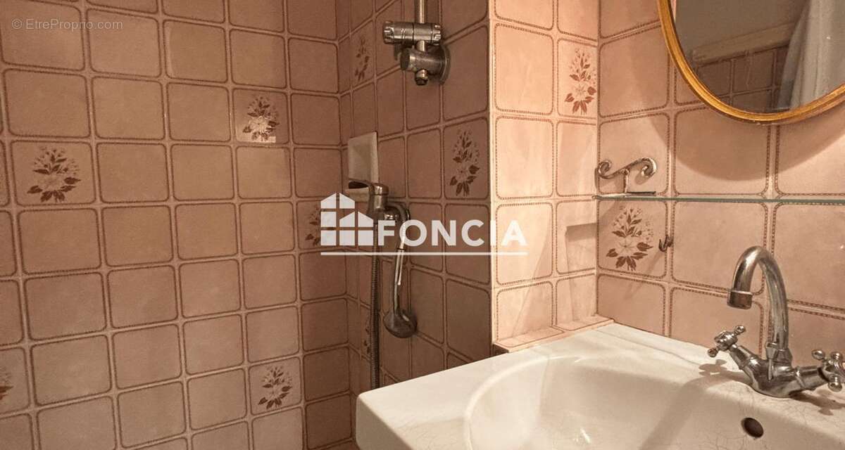 Appartement à BAGNOLS-SUR-CEZE