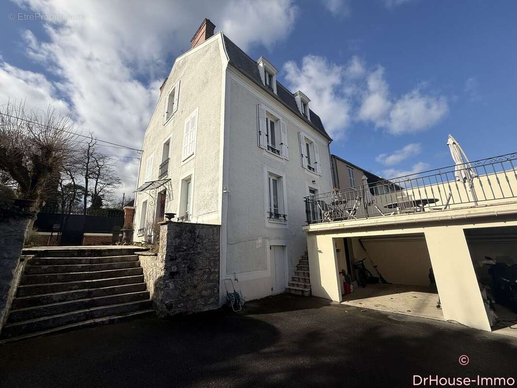 Maison à SAINT-PIERRE-LES-NEMOURS