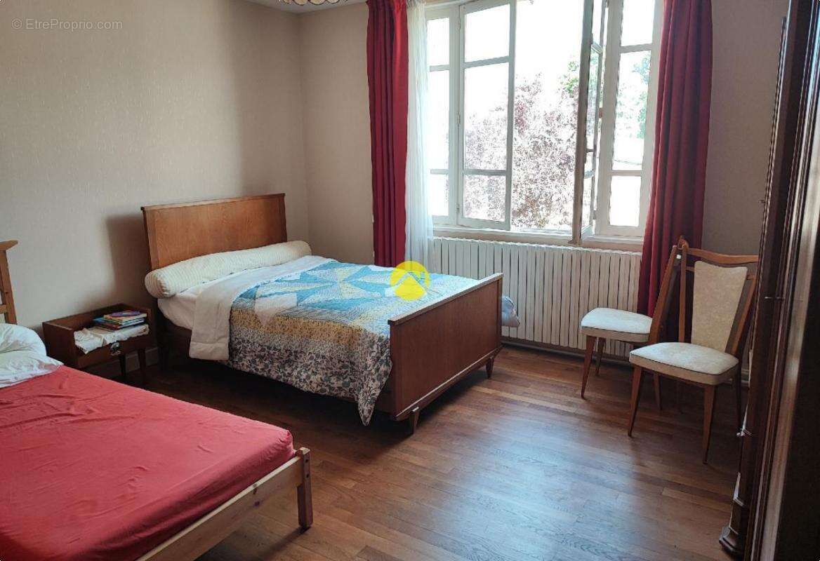 Maison à SAINT-DENIS-DE-JOUHET