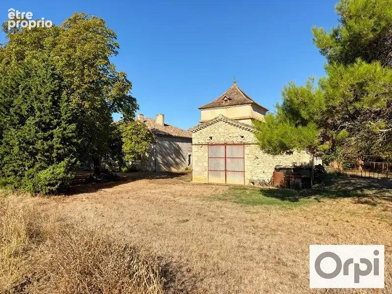Superbe propriété XIXème de plus de 320 m² habitable à rénover avec ses dépendances et terrain autour - photo 7