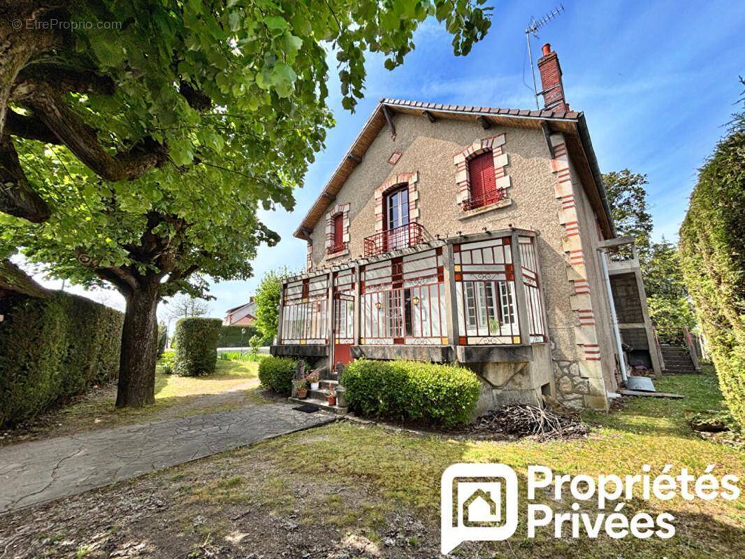 Maison à MEHUN-SUR-YEVRE