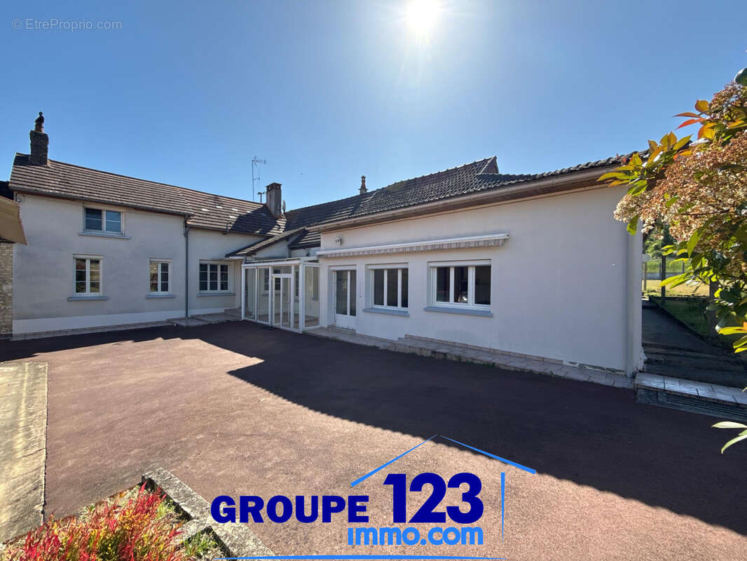Maison à FLEURY-LA-VALLEE