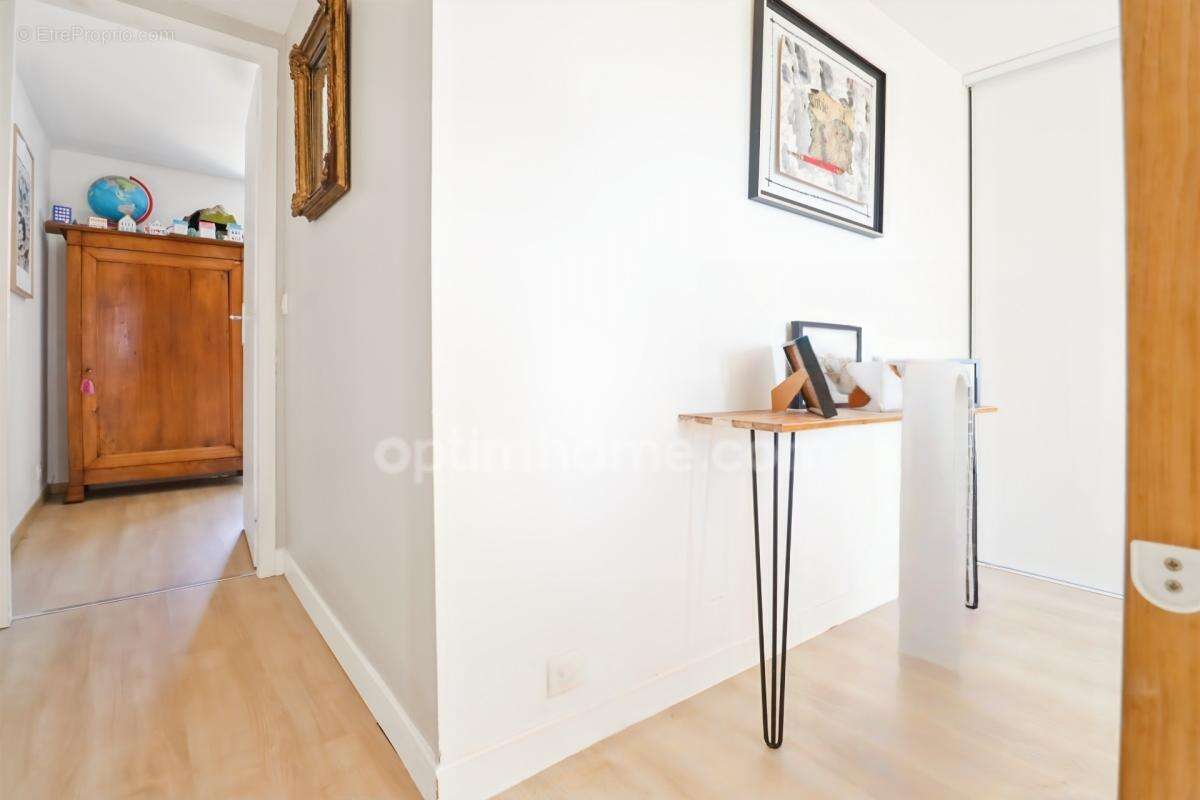 Maison de Charme - 132 m² - 6 pièces - 4 Chambres - Carport Double - Terrain 1256 m² -SAINT HILAIRE LA TREILLE (87) - photo 11