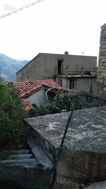OLMETO VILLAGE Murs d'une ancienne maison à refaire entièrement - photo 2
