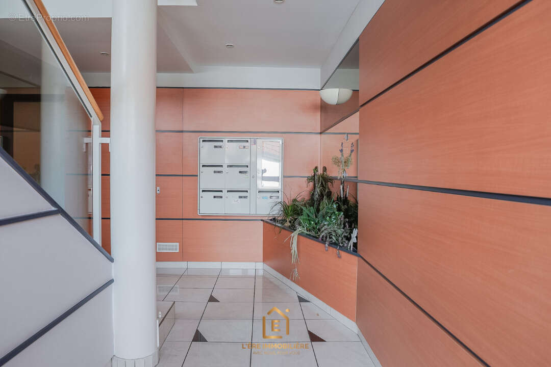 Appartement 2 pieces - garage - balcon - parking privatif - photo 8