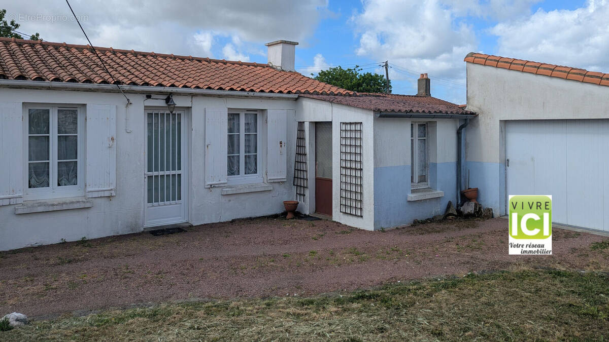 Maison à LA CHAPELLE-BASSE-MER