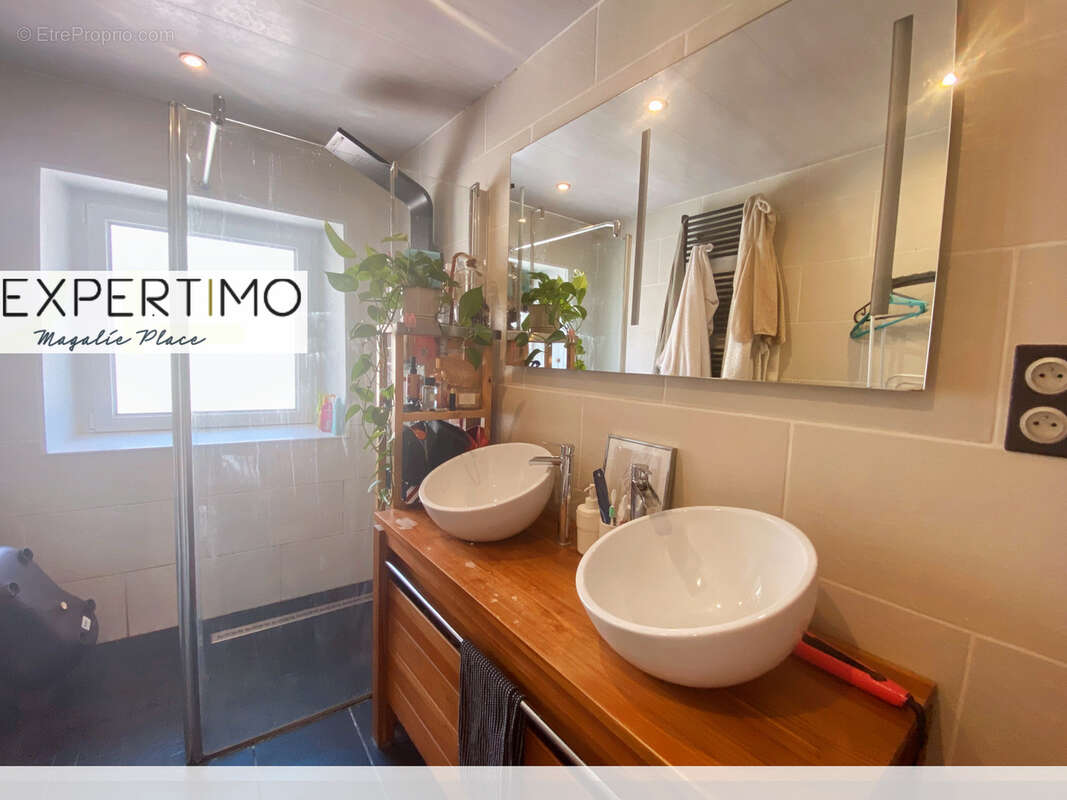 CHARMANTE et GRANDE maison de village en pierres de 90m2 avec terrasse et dépendances - photo 5