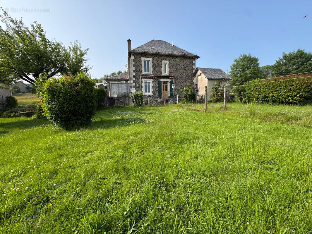 Maison à CURIERES