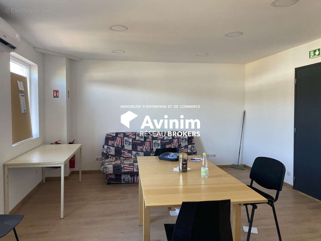 Commerce 255 m² à Le Cannet-Des-Maures  - photo 4