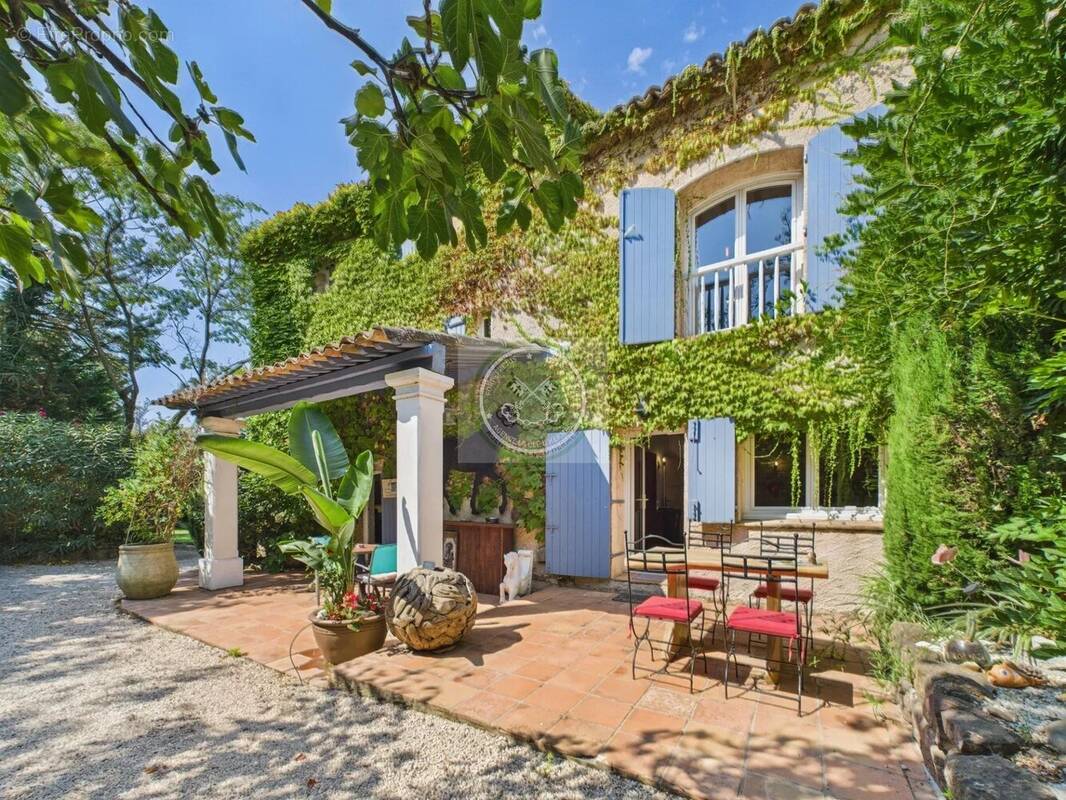 À vendre -Domaine d'exception .  Maison d'hôtes de 2ha - Puget-sur-Argens - photo 2