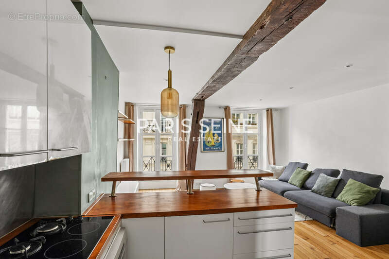 Appartement à PARIS-1E