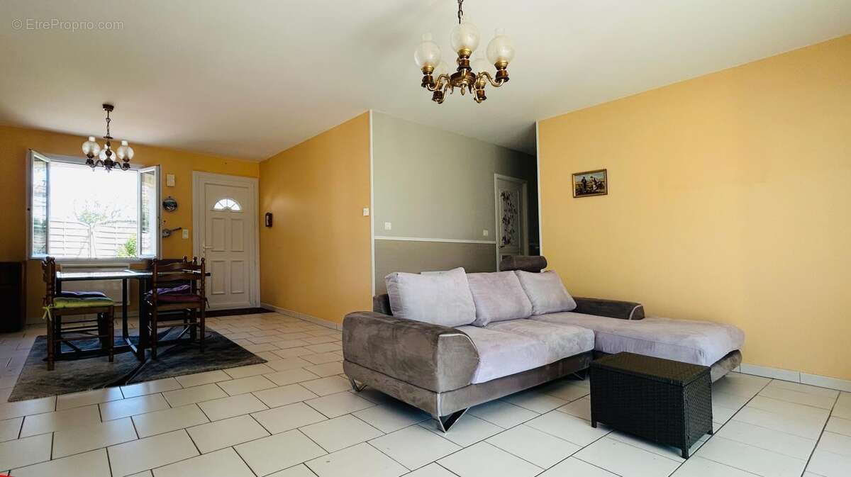 Maison 93 m² à Saint-Laurent-De-La-Pree  - photo 6