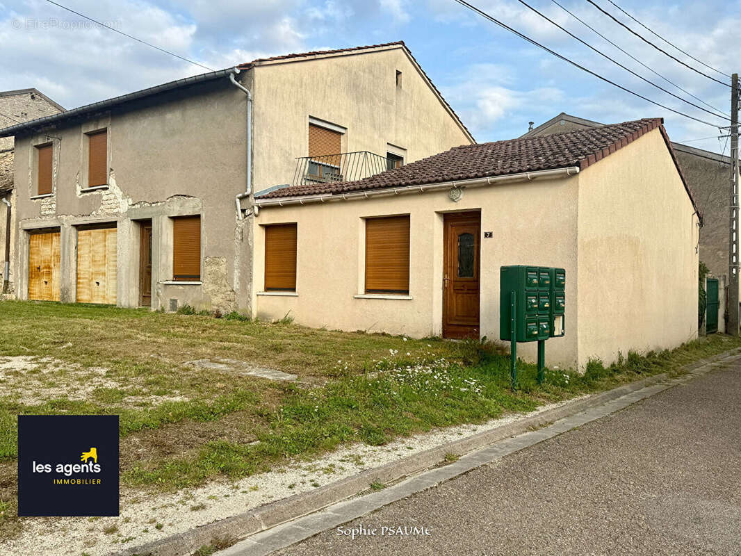 Maison à URUFFE