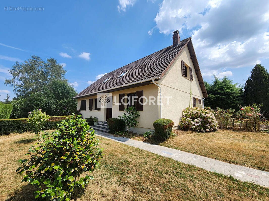 Maison familiale 6 chambres 160 m2 avec jardin - Thuit Anger - photo 3