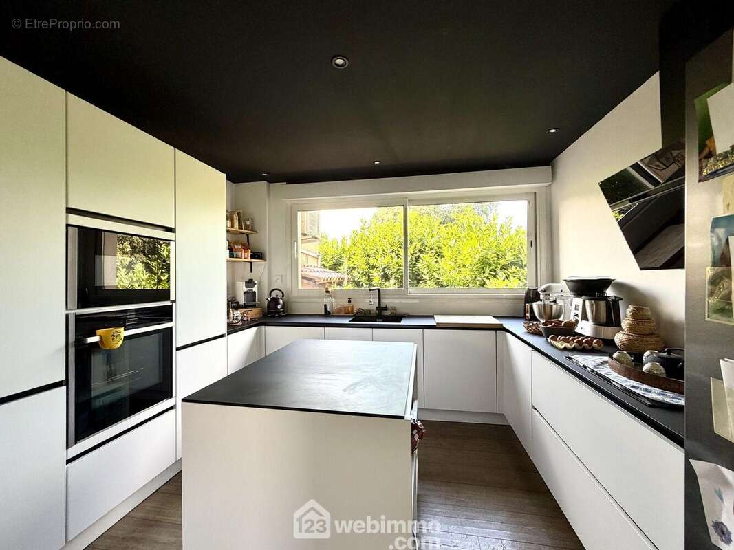 Cuisine équipée Mobalpa de 2021 - Maison à BIGUGLIA