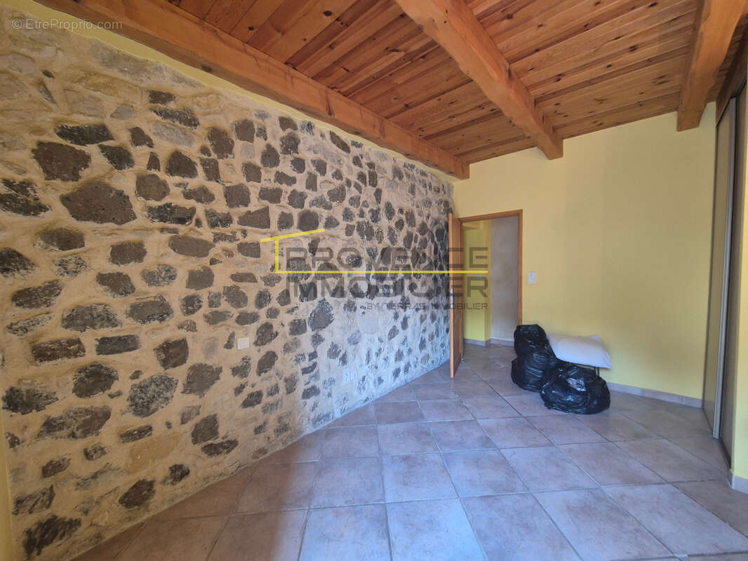 Maison à ALBA-LA-ROMAINE