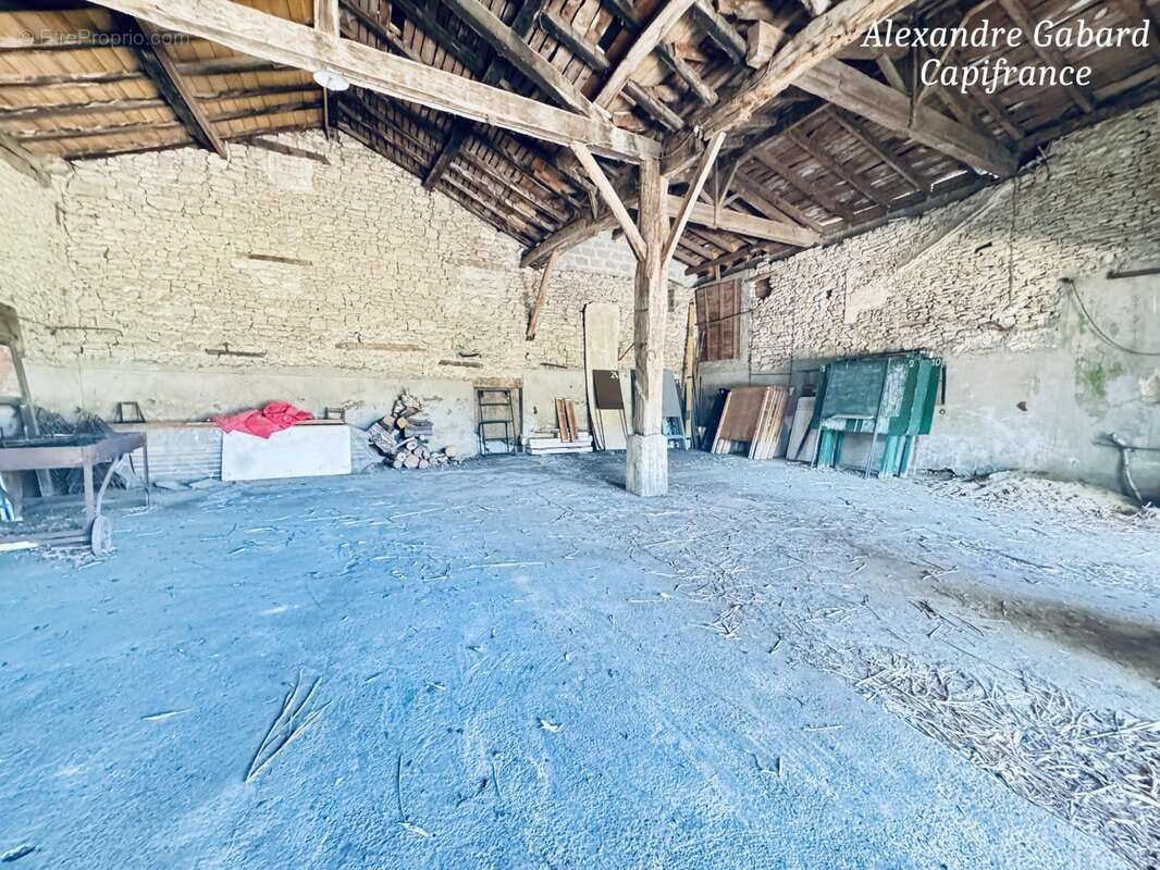 Maison en pierres - 3 chambres - Jardin - Dépendances et fort potentiel - photo 15