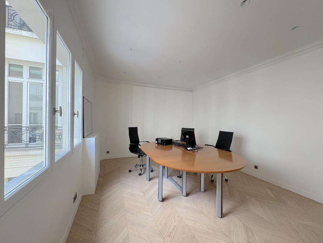 Appartement à PARIS-8E