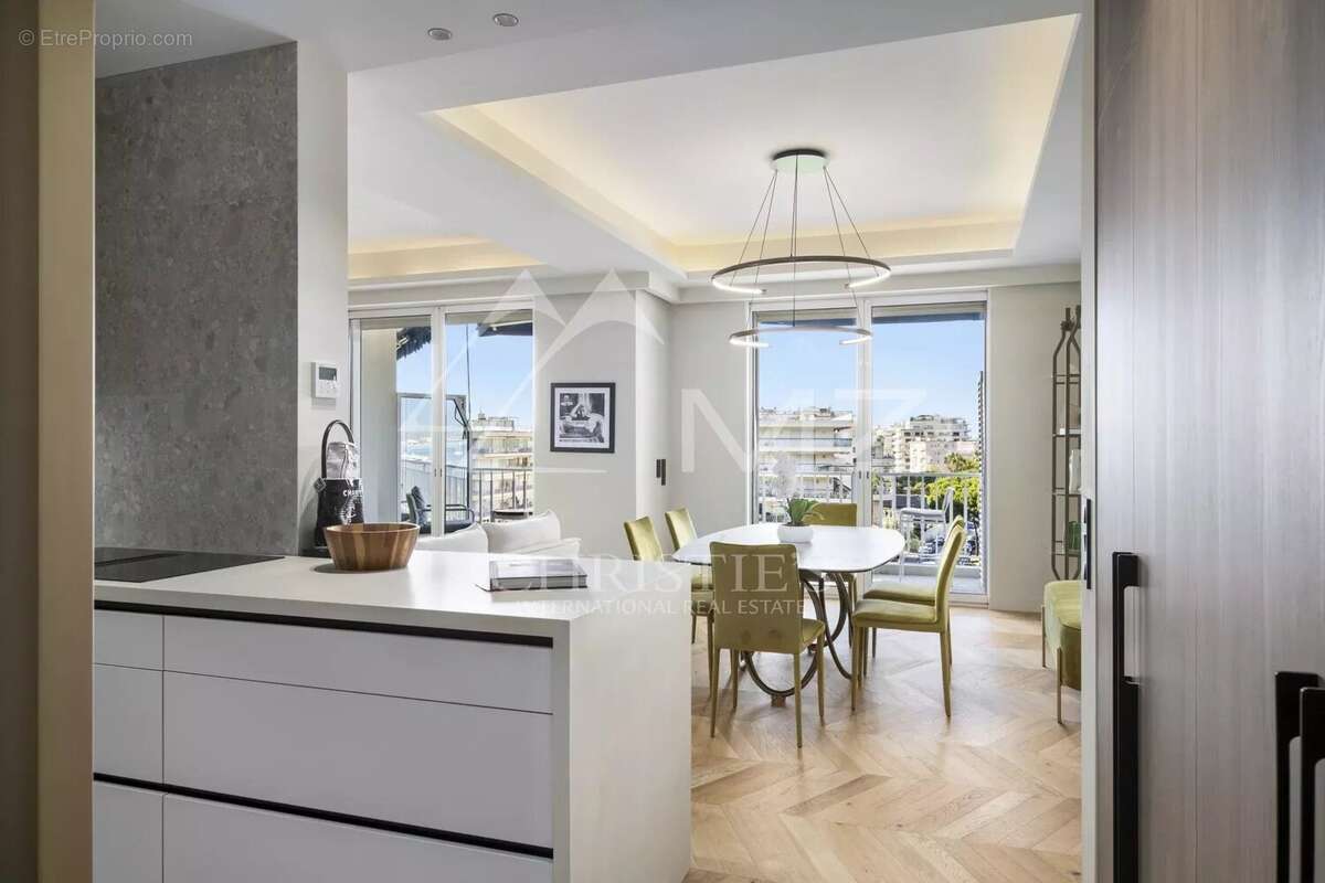 Cannes Croisette - Appartement 4 Pièces rénové - Vue mer - Etage élevé - photo 6