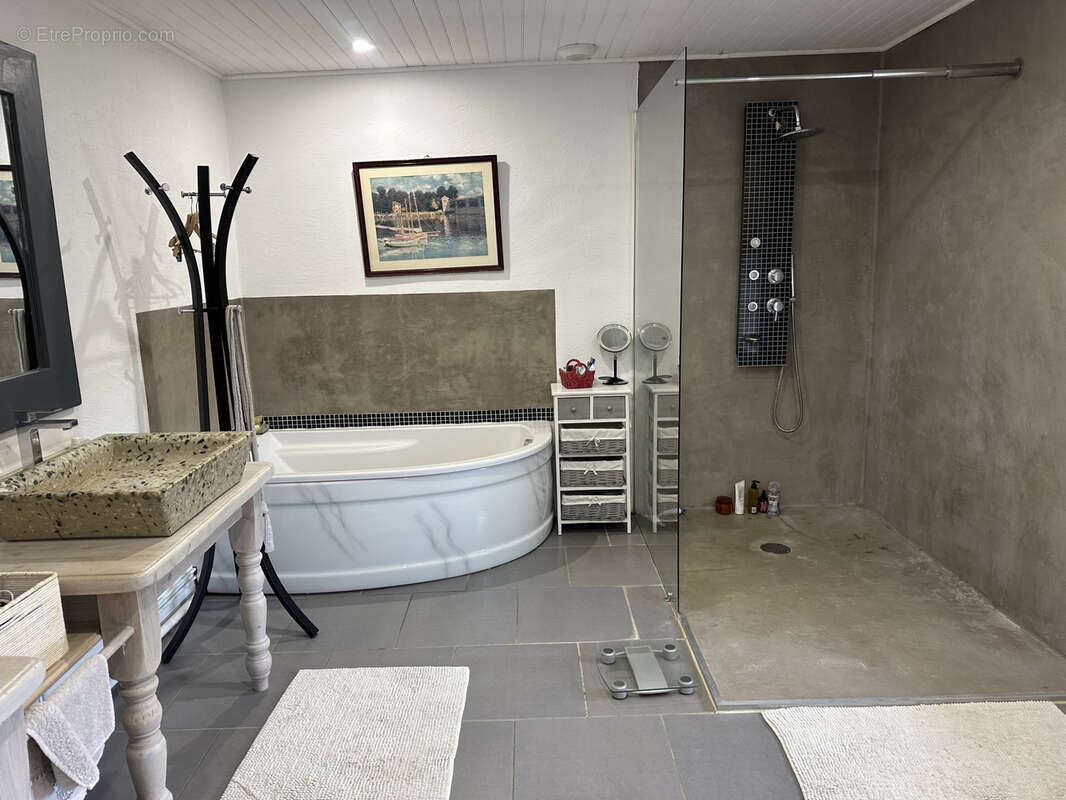 Maison à SAINT-MEME-LES-CARRIERES