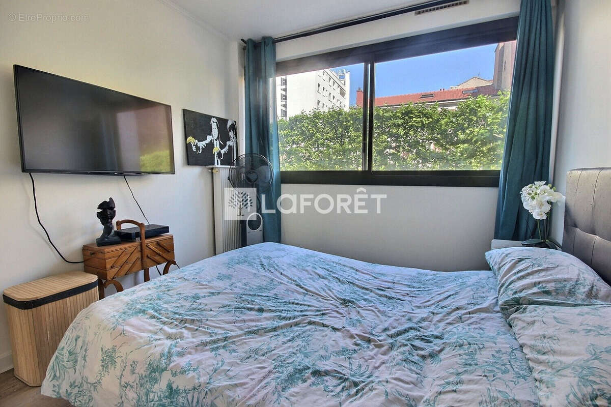 Appartement à COURBEVOIE