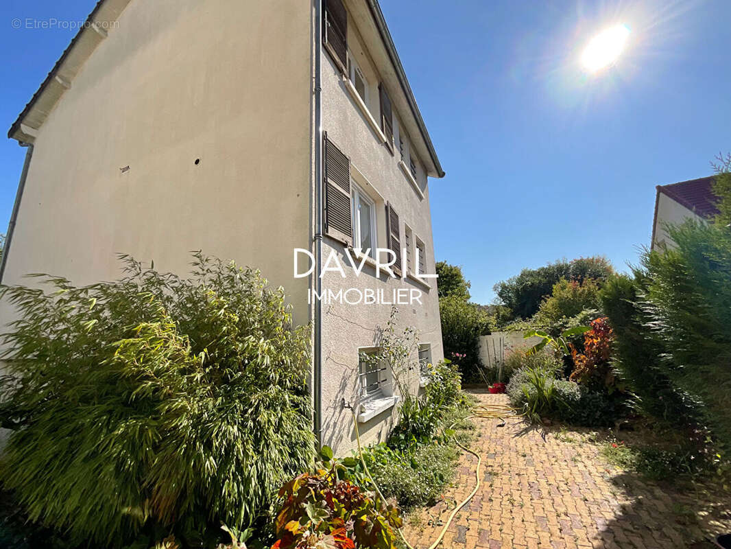 Maison à MAURECOURT