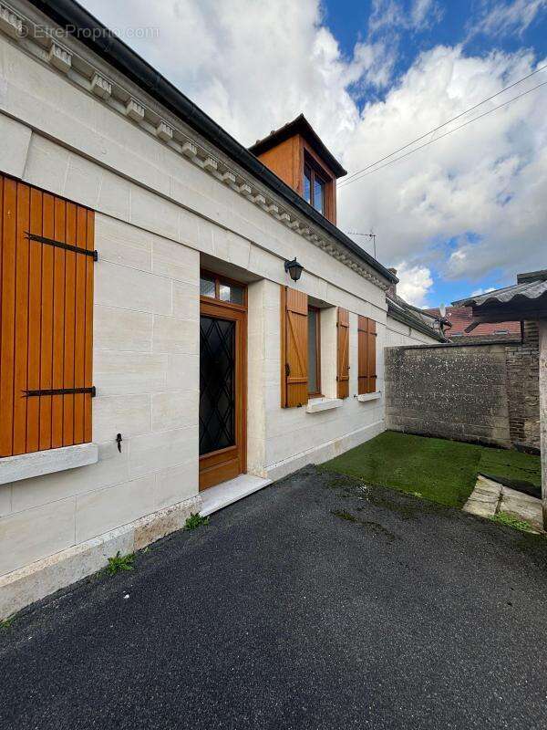 Appartement à LACROIX-SAINT-OUEN