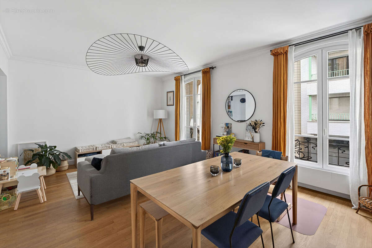 Appartement à PARIS-15E