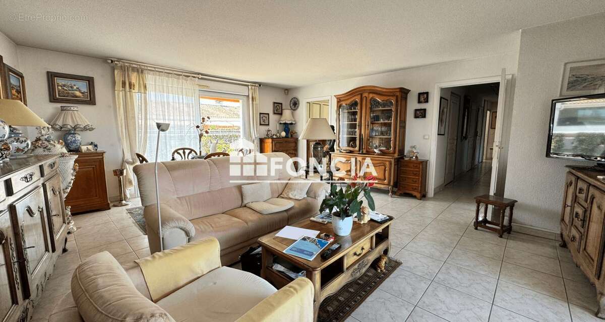   Saint-Raphaël Centre ville - Appartement T4 — 105m² — Dernier étage -- Garage -- Cave - photo 4