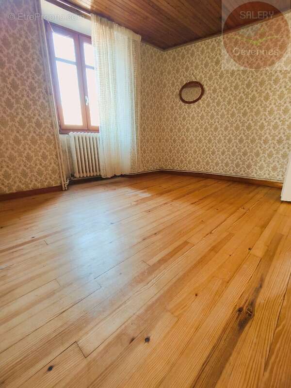 Maison à LE PONT-DE-MONTVERT