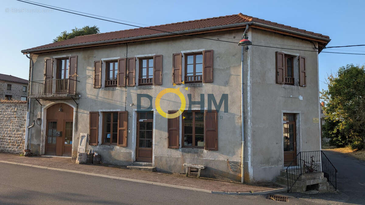 Maison à SAINT-HILAIRE-CUSSON-LA-VALMITTE