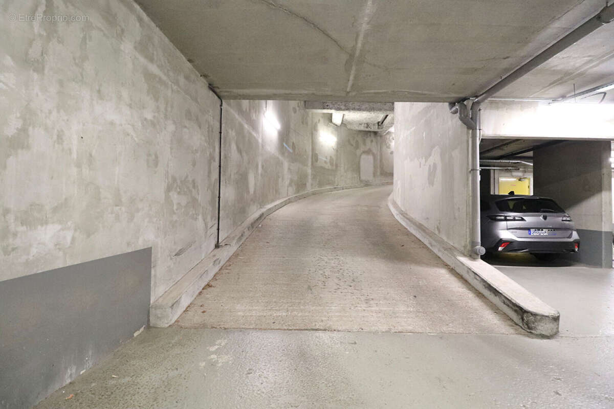 Parking à PARIS-13E