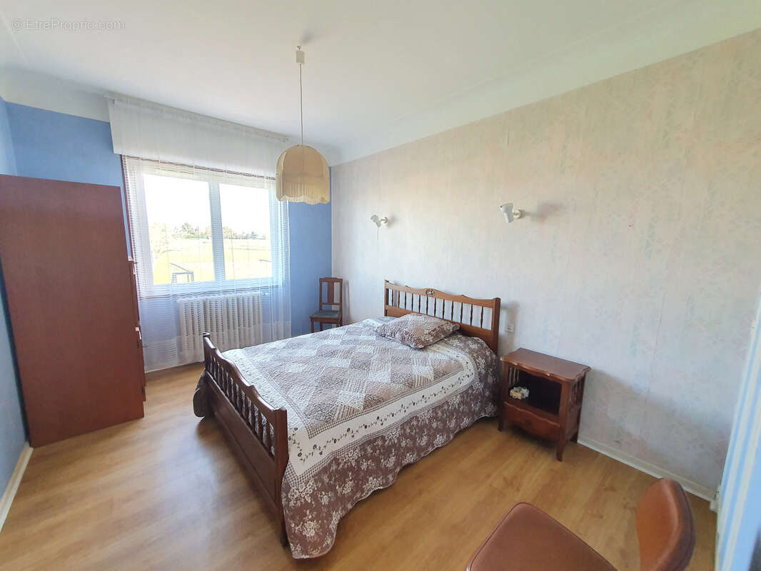 À Hagetmau, Maison d'habitation de 6 pièces - photo 5