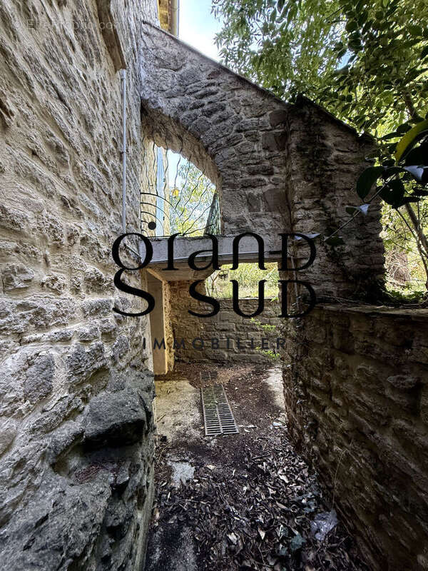 Maison à MONTAREN-ET-SAINT-MEDIERS