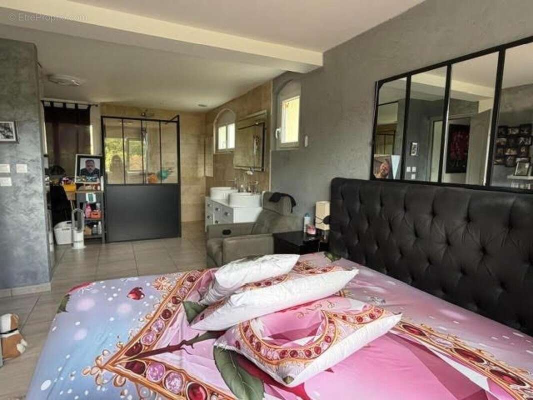 Maison 218 m² à Thevet-Saint-Julien  - photo 6
