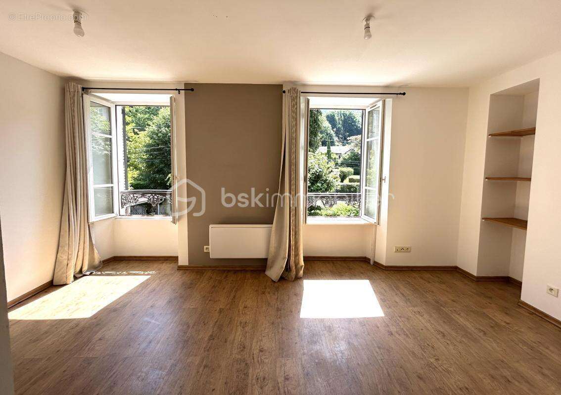 Appartement à VAULNAVEYS-LE-HAUT