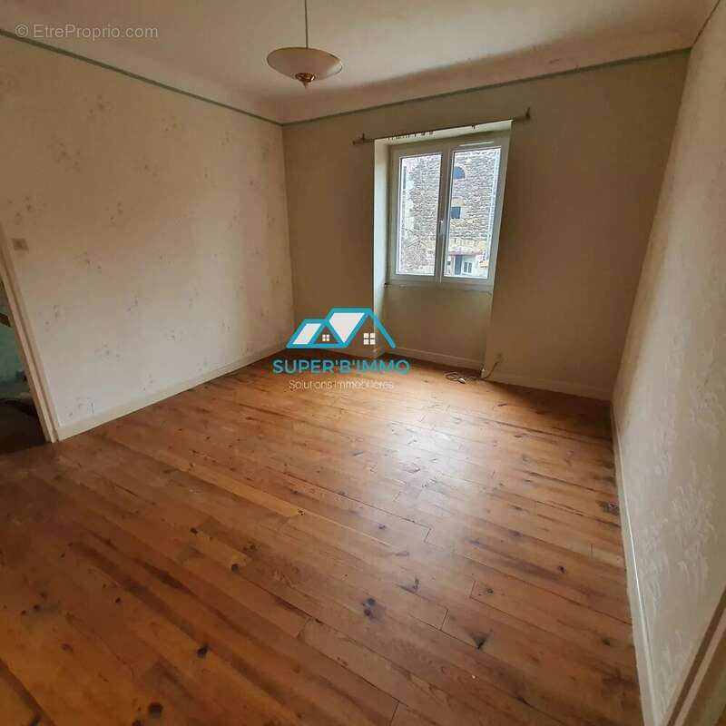 Maison à MAZEYRAT-D&#039;ALLIER