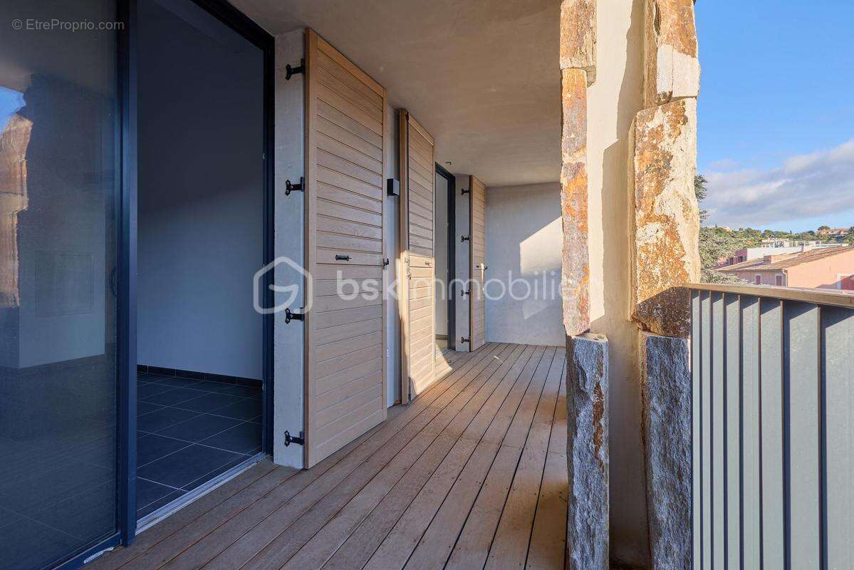 Appartement à BORMES-LES-MIMOSAS