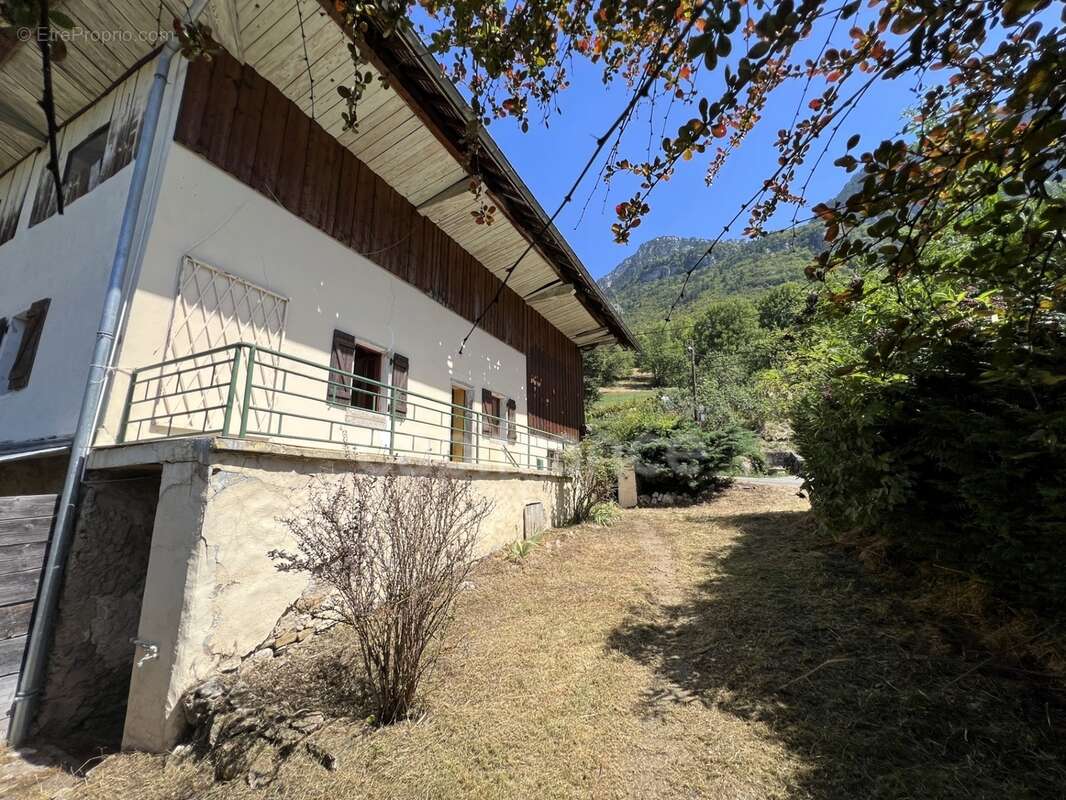 Maison T4 82m² avec Grange 300m² à rénover - photo 4