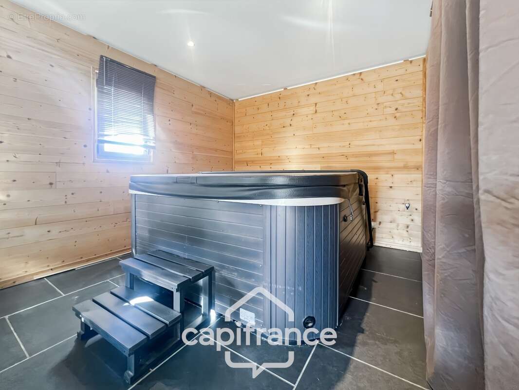 LES TAILLADES, maison individuelle de plain pied  de 210 m2, en campagne,  4 chambres, sur un terrain de 2900 m2 environ, piscin - photo 28