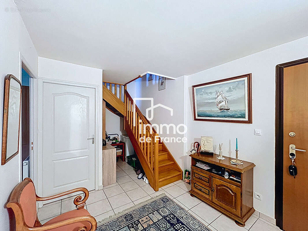 Appartement à CESSY